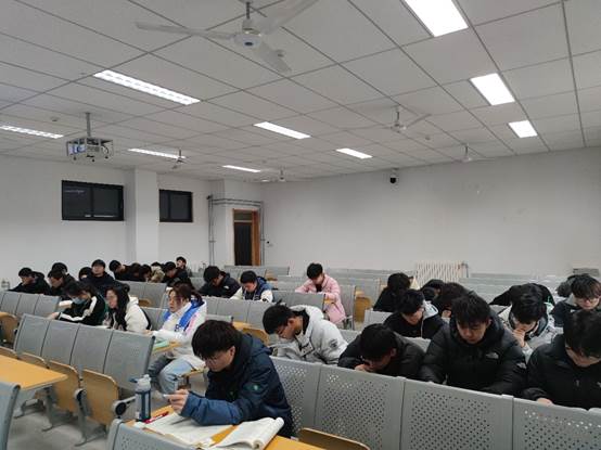 会议室里的人们描述已自动生成